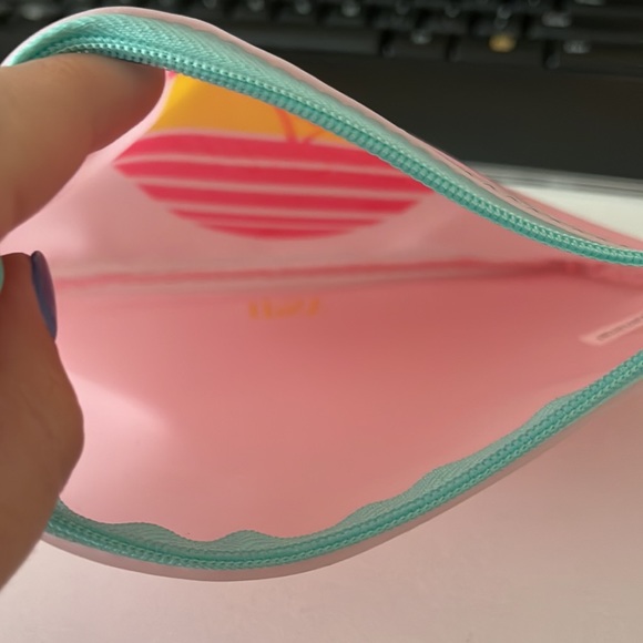 💕 Ipsy Makeup Bag - Picture 4 of 4
